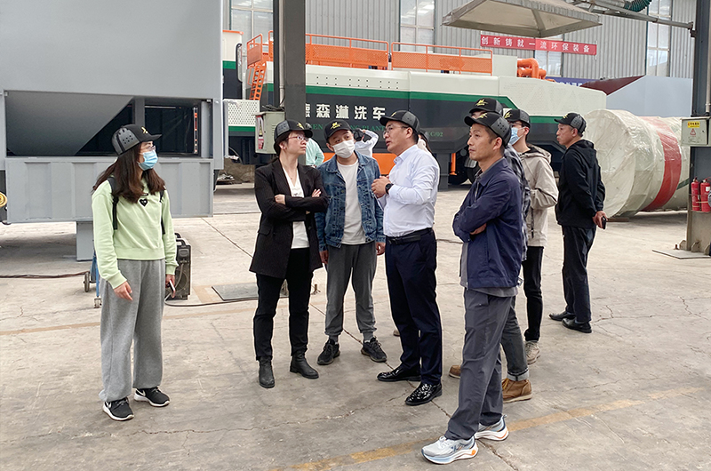 华中科技大学、中南大学一行莅临AG贵宾会集团生产基地考察调研.jpg 华中科技大学、中南大学一行莅临AG贵宾会集团生产基地考察调研